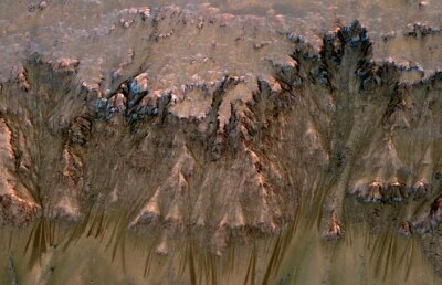 Apă în stare lichidă, descoperită pe Marte