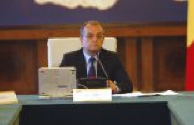 Prin strategia bugetar-fiscala, guvernul recunoaste ca situatia este grava. Impune noi taieri de fonduri