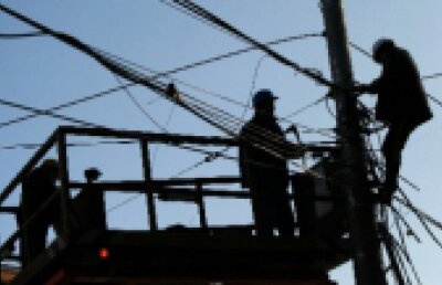 Sute de metri de cabluri aeriene din Bucureşti au fost înlocuite cu fibră optică
