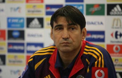 Tudor Octavian scrie despre "Echipa de fotbal a domnului Victor Piţurcă"