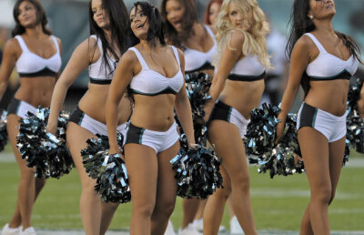 FOTO VEZI de ce sînt bărbaţii înnebuniţi după fotbalul american!