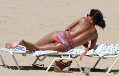 FOTO! Nicole Scherzinger a ramas in sanii goi la plaja