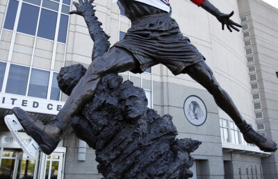 Povestea statuii lui Michael Jordan » Spiritul lui Air