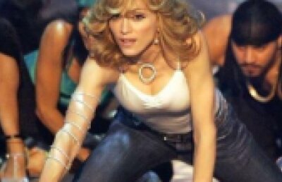 Madonna a împlinit 53 de ani. Cântăreaţa continuă să arate şi să se poarte ca o adolescentă