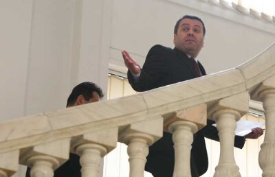 Băncile finanţează 40% datoria României