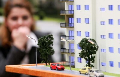 Nu mai cumpără case decât românii cu lichidităţi. Vezi ce fel de locuinţe se caută
