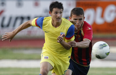 Stelistul Gabi Matei e la pămînt! Are entorsă la genunchi şi stă o lună pe tuşă