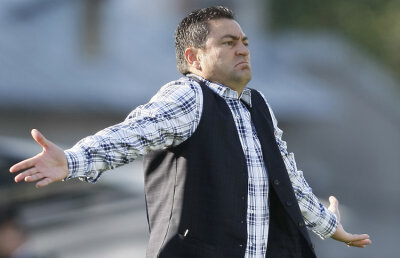 Ilie Stan ameninţă: "Nu semnez cu Mioveniul decît dacă mi se aduc 2-3 jucători" :X