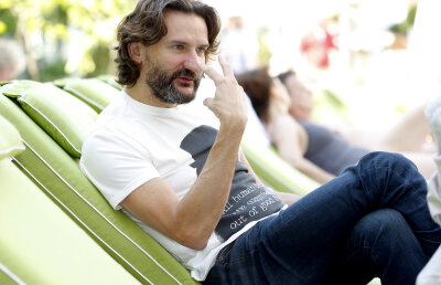 Seria de romane premium continuă cu "Dragostea durează trei ani", de Frederic Beigbeder