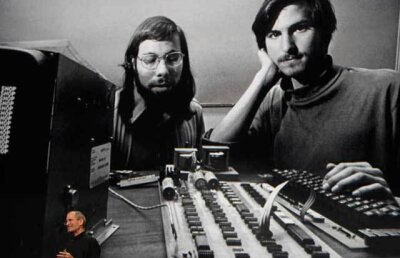 Apple, de la o firmă de garaj, la cea mai mare corporaţie a lumii