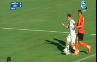 Grigorie obţine penalty pentru Rapid » Crezi că a fost fault?