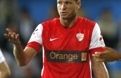 Niculae vrea să scoată cîinii de pe emblema clubului! Frăţilă: "Să pună Scufiţa Roşie!" :D