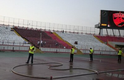Stadionul lui Dinamo, mai populat cînd nu e meci » 2000 de musulmani, rugăciune pe "Dinamo"