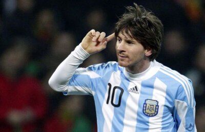 VIDEO Messi MANIA » 2000 de indieni l-au aşteptat pe starul Barcelonei la aeroport