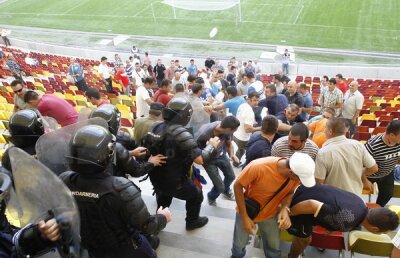 National Arena sub asediu ;) Împuşcături şi desfăşurări de forţe pe noul stadion