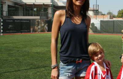 Vedeta Antenei 1, Geanina Varga, de la pictorialul pentru FHM la terenul de fotbal