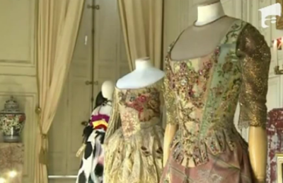 VIDEO! Vezi cea mai spectaculoasa colectie de rochii de epoca!