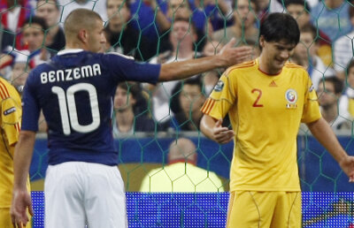 Cum îl oprim pe Benzema? Bumbescu ştie: "Trebuie să simtă răsuflarea fundaşilor în ceafă"