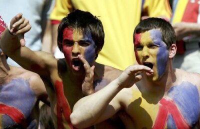 A început meciul: Pariază aici LIVE pe numărul de goluri, cornere sau cartonaşe