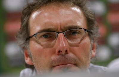 Laurent Blanc le dă o palmă organizatorilor: "România a fost avantajată de gazon"