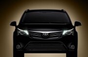 Toyota Avensis îşi arată faţa