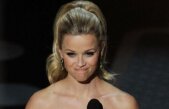 Reese Witherspoon, accidentată uşor de o şoferiţă de 84 de ani