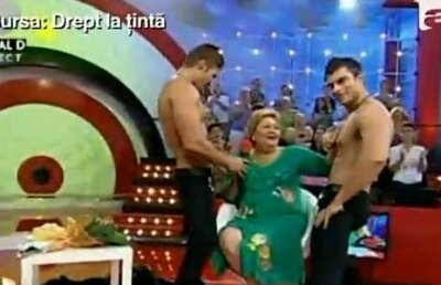 VIDEO! Marioara Zavoranu, infierbantata sexual de doi tineri!