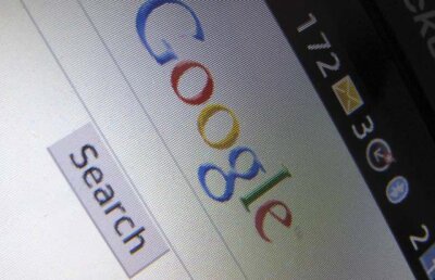 Cu o mie de căutări pe Google, poţi conduce maşina un kilometru. Vezi cât curent înghite Internetul