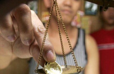 În miezul pământului există aur cât să învelească toată planeta într-un strat gros de patru metri