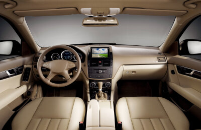 Redă strălucirea suprafeţelor din piele!