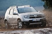 Duster suflă în tortul cu 200.000 de lumânări