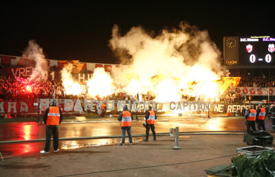 Dinamoviştii nu-şi mai fac abonamente la peluză de teama Jandarmeriei :S