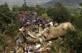 Un avion cu turişti s-a prăbuşit în Nepal. Imagini şocante de la locul accidentului