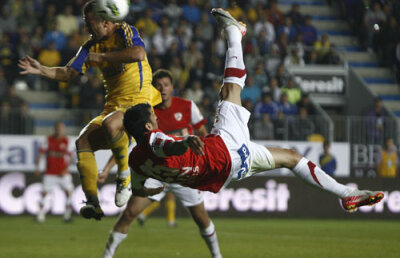 VIDEO Lupii gălbejiţi! » Petrolul a pierdut la scor primul meci oficial pe Ilie Oană