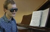 iPod-ul uman, minunea din lumea muzicală: Este orb şi autist, dar poate reproduce orice piesă, după ce a auzit-o o singură dată