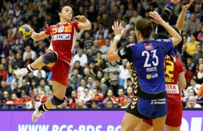 "Galacticele" de la Oltchim îşi încep azi parcursul european la Hamburg