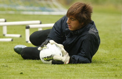 Ilie Stan poate debuta cu un junior în poarta Stelei » Cojocaru a împlinit azi 16 ani ;)