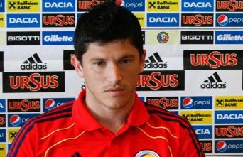 VIDEO » Cristi Tănase cade în careu şi obţine penalty