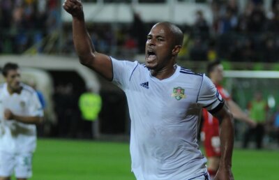 Samba moldovenească » Wesley şi Adailton au tăvălit Mioveniul