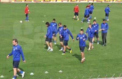 FOTO Steliştii trag tare la antrenamentele lui Ilie Stan » Hai, băieţii, mai cu viaţă :D