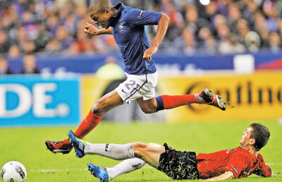 Franţa a cîştigat fără emoţii cu Albania » Plimbare de seară