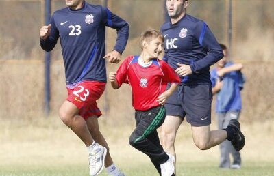 FOTO Steliştii s-au antrenat alături de copii la amicalul de ieri, cu Sportul