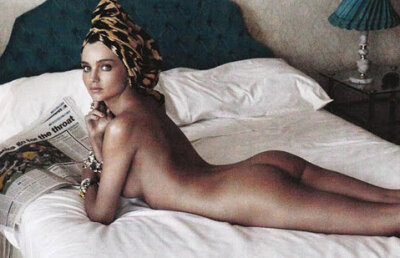 FOTO! Miranda Kerr, mamica in fundul gol pentru Harper's Bazaar!