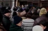 Noi promoţii, o nouă îmbulzeală! Vezi imagini de la deschiderea unui magazin