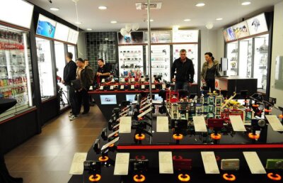 Cel mai mare magazin foto din SE Europei s-a deschis la Bucuresti!