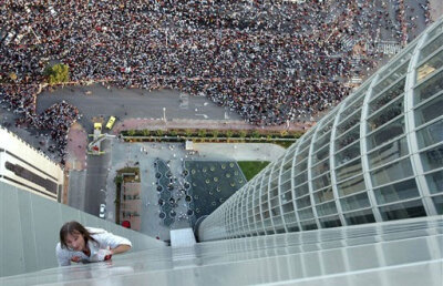 Spiderman vine la Bucureşti! Alain Robert vrea să escaladeze Intercontinentalul
