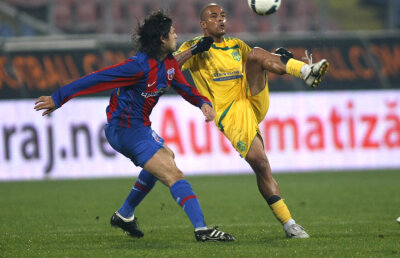 Wesley i-a pus gînd rău Stelei: “Îi batem şi îi scoatem din luptă!”