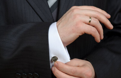 Bărbaţii nu-şi schimbă obiceiurile, dar butonii da!