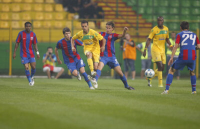 Brigada decisă de CCA pentru FC Vaslui - Steaua încinge derby-ul rundei » Un fluier FIFA şi două fanioane cu semnul întrebării