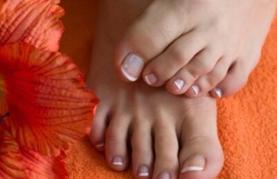 Riscul de cancer la plămâni poate fi "citit" în unghiile de la picioare